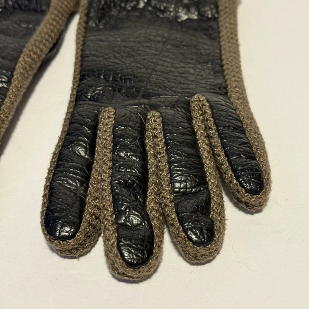 Aris Novakid Women’s M Gloves Black Tan Trim Buckles Accent Lined Vintage